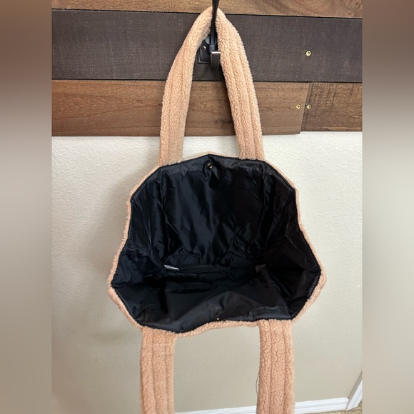 VICTORIA'S SECRET
Fleece TOTE - Picture 2 of 5